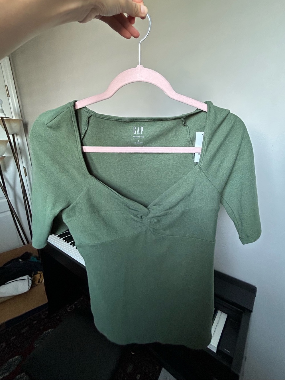 GAP modern twist front sweetheart t shirt olive green